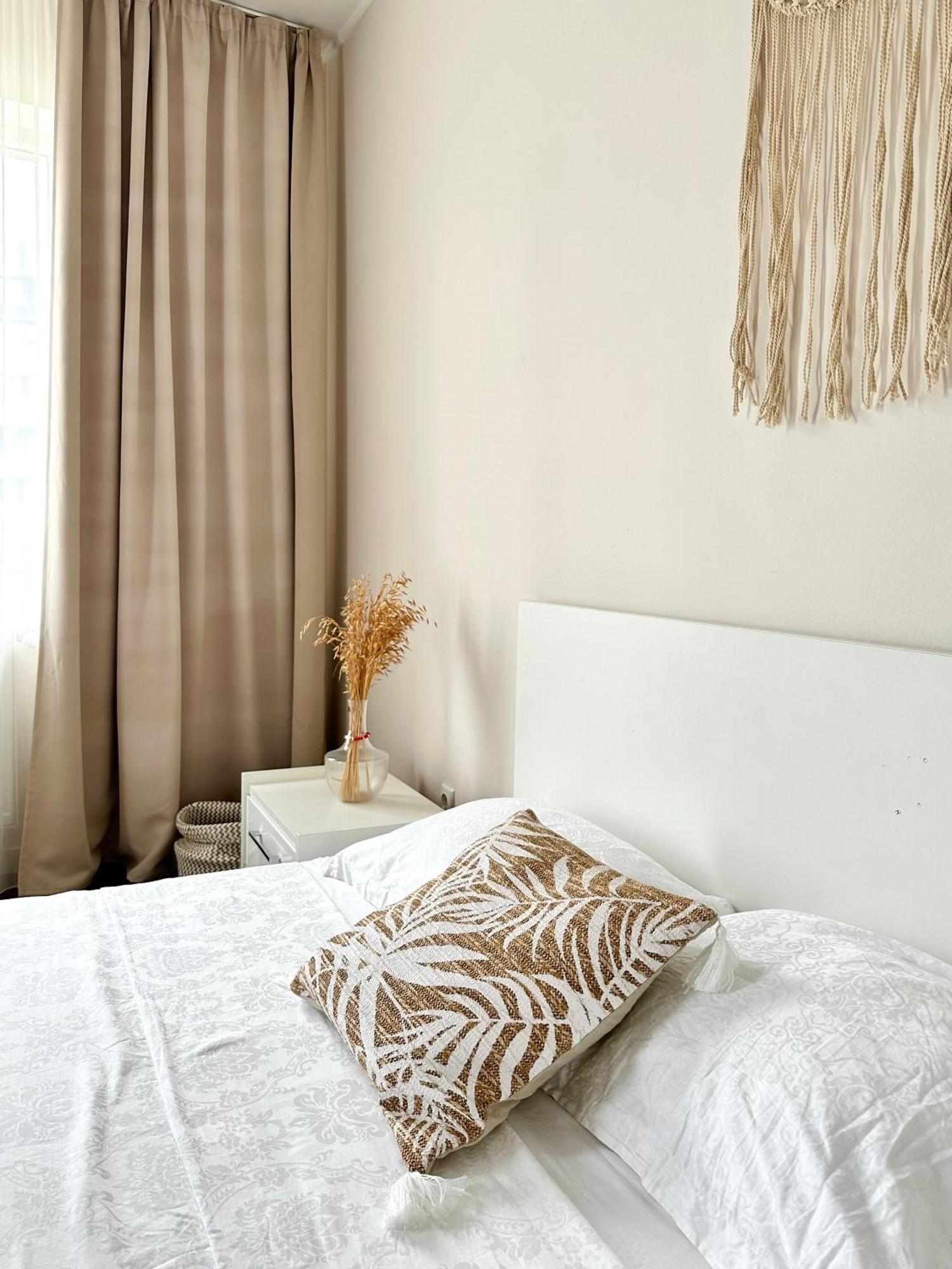 Moonlight Charming Shelter - 3Br 180º Balcony View Apartment Oradea Exterior photo